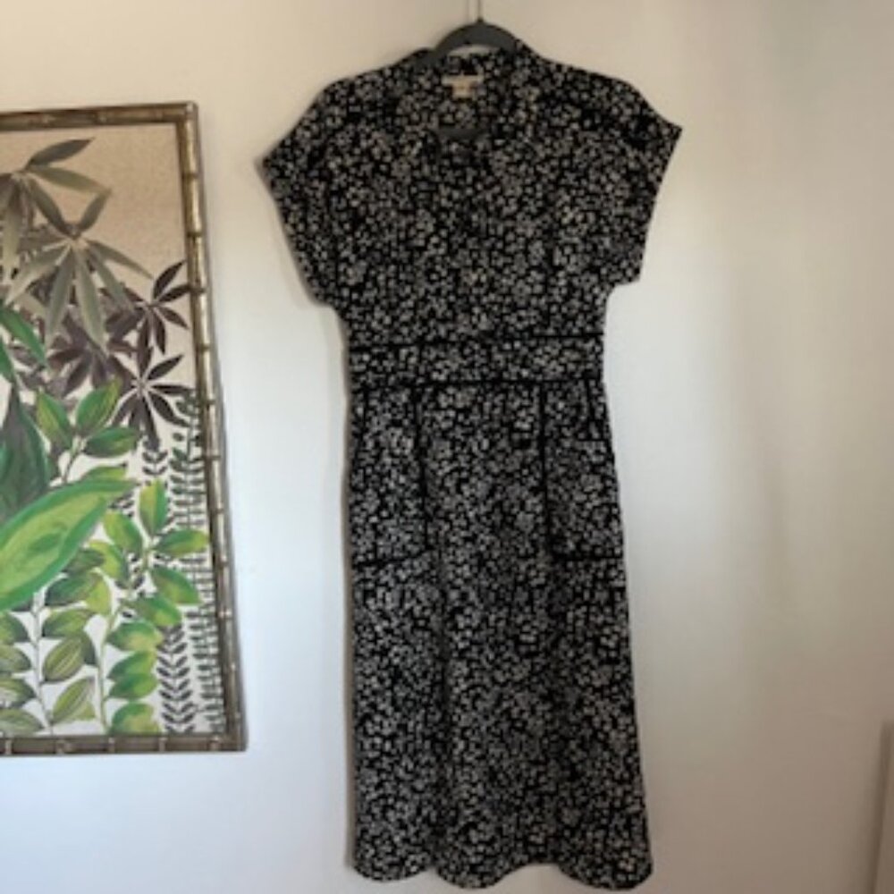 Black and White Floral Midi Dress - Classic Short Sleeve - Picture 4 of 10